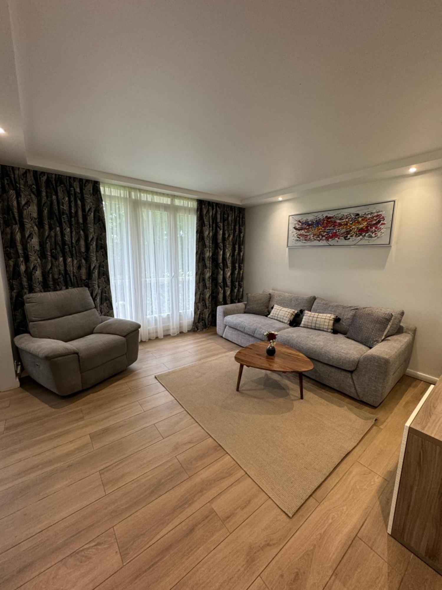 Une Chambre Dans Un Appartement Ablon-sur-Seine Luaran gambar